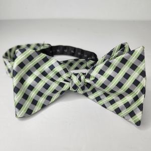 NO BRAND Green Plaid  Self -Tie Bow-Tie.